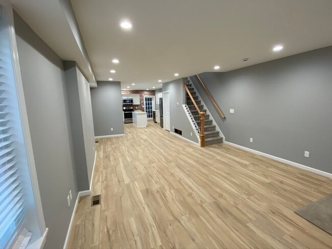 553 Ridge St in Emmaus, PA - Foto de edificio - Building Photo