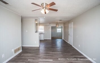 5537 17th St in Lubbock, TX - Foto de edificio - Building Photo