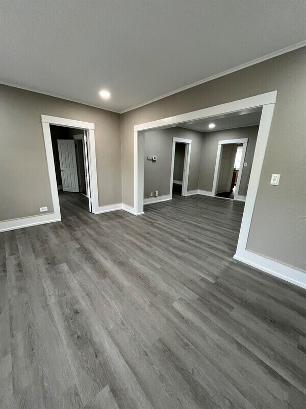 property at 1141 S 30th Ave