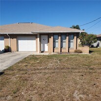 421 Hancock Bridge Pkwy in Cape Coral, FL - Building Photo
