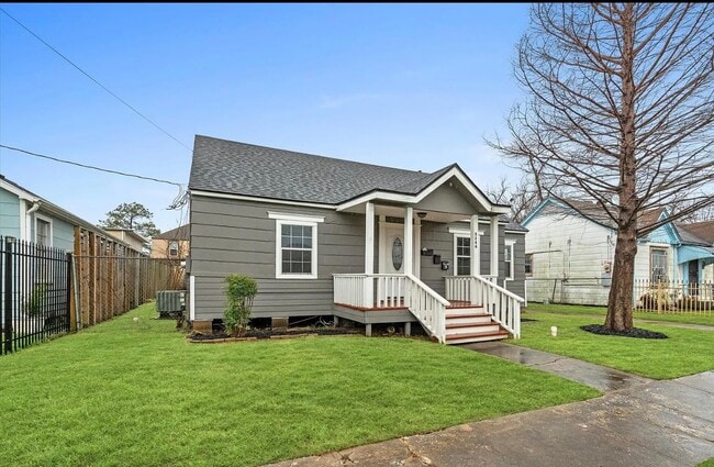 5244 Leeland St in Houston, TX - Foto de edificio - Building Photo