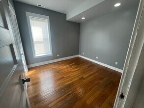 734 E 95th St in Chicago, IL - Building Photo - Building Photo