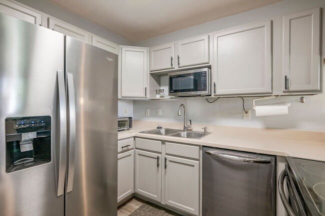 property at 14 Apuhihi Ln