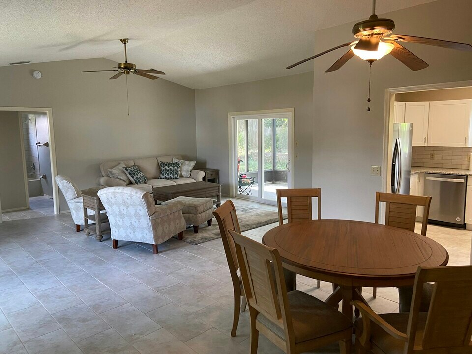 1005 Goshen Rd in Tarpon Springs, FL - Building Photo