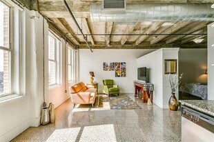 221 W Lancaster Ave in Fort Worth, TX - Building Photo