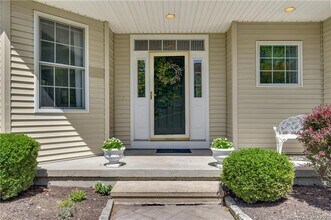 107 Governor Trumbull Way in Trumbull, CT - Building Photo - Building Photo