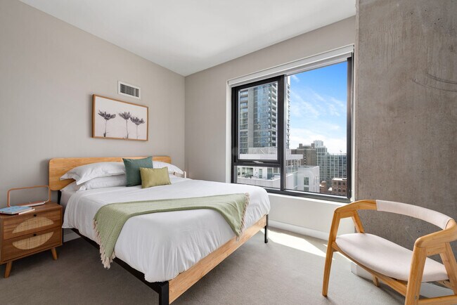 833 N Clark St in Chicago, IL - Building Photo - Building Photo