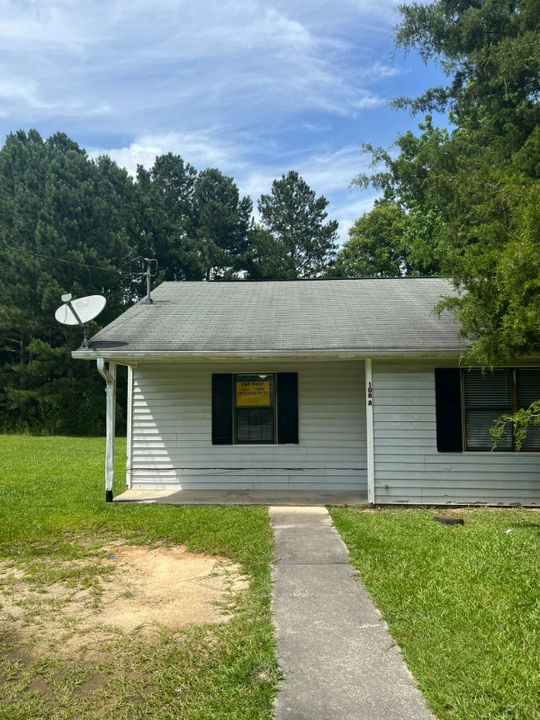 108A Jay Ln in Hampton, GA - Foto de edificio