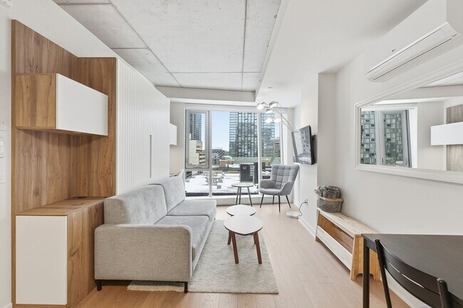 360 Rue Mayor in Montréal, QC - Building Photo - Building Photo