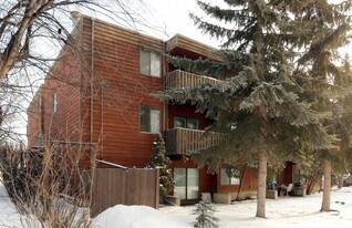 11005 108 St in Edmonton, AB - Building Photo