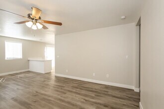523 Roberta Alecia Ave in North Las Vegas, NV - Building Photo - Building Photo