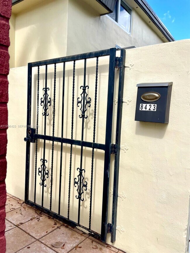 8423 SW 137th Ave in Miami, FL - Building Photo - Building Photo