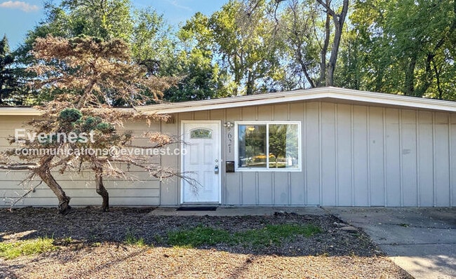property at 621 W Prospect Rd