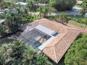 556 SE 15th Ave in Deerfield Beach, FL - Building Photo - Building Photo