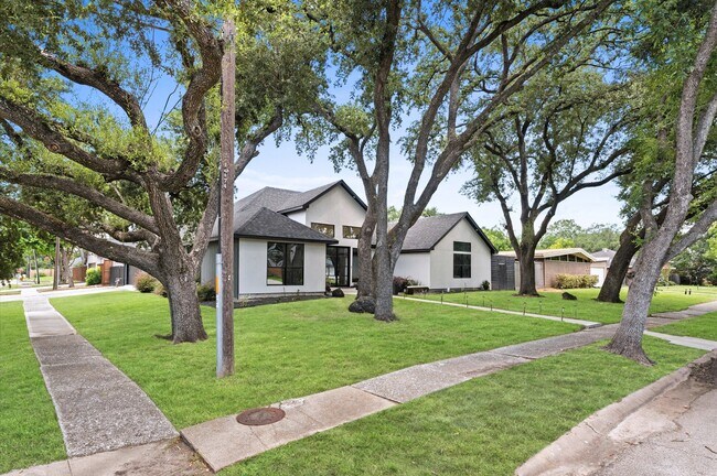 10826 Moonlight Dr in Houston, TX - Foto de edificio - Building Photo