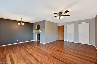 14567 Madison Ave, Unit 514 in Lakewood, OH - Foto de edificio - Building Photo