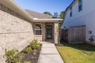 16703 Sterling Clf St in Conroe, TX - Building Photo - Building Photo