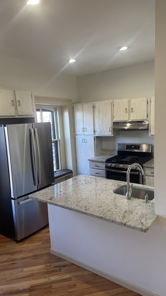 143 Sussex St, Unit Apt. #4 in Jersey City, NJ - Foto de edificio - Building Photo