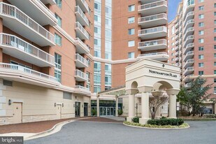 3101 N Hampton Dr in Alexandria, VA - Building Photo
