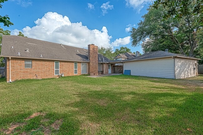 property at 2438 Hodges Bend Cir
