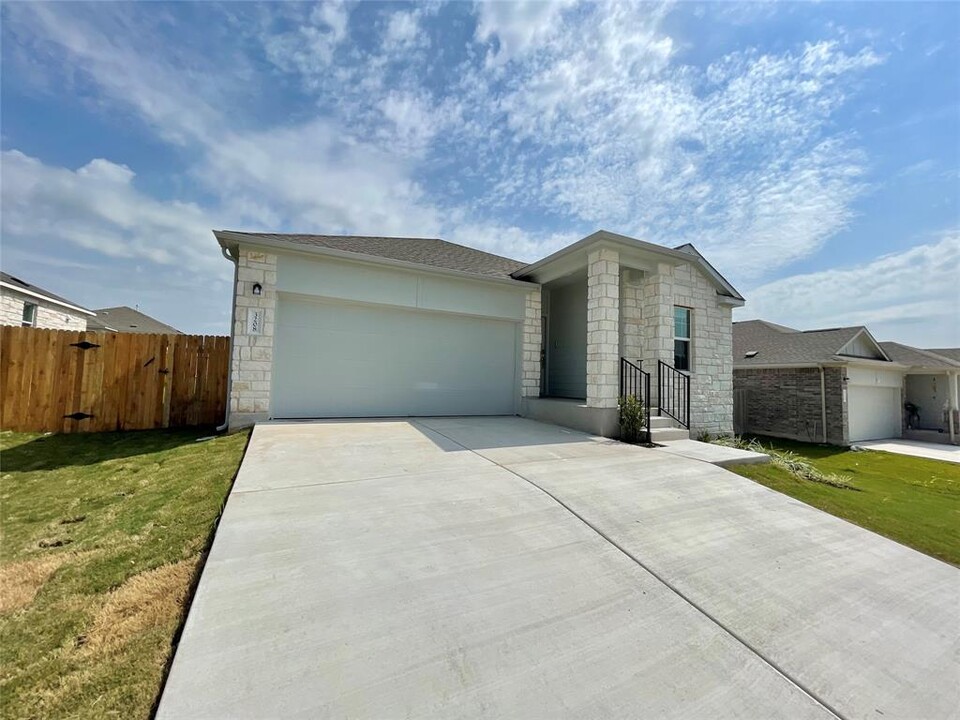 3208 Kenner Dr in Pflugerville, TX - Building Photo