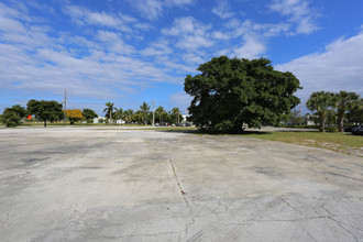 One West Palm- Multi-Family in West Palm Beach, FL - Building Photo - Building Photo