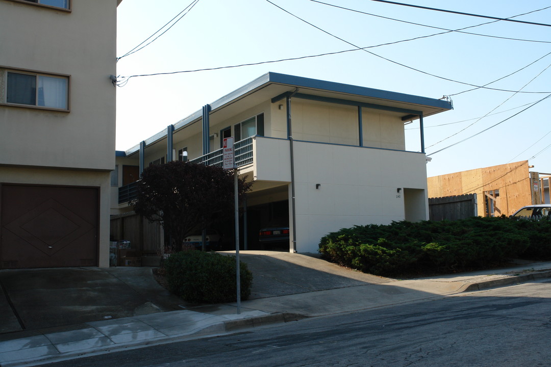 240 San Diego Ave in San Bruno, CA - Foto de edificio
