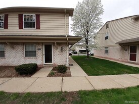 154 Princeton Dr in South Lyon, MI - Building Photo