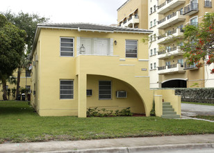 910-1000 S Douglas Rd in Coral Gables, FL - Building Photo - Building Photo