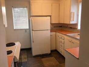1330 NE Hillside Dr, Unit B in Pullman, WA - Foto de edificio - Building Photo