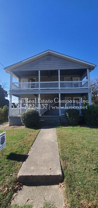 832 Gray Ave NE in Winston-Salem, NC - Building Photo