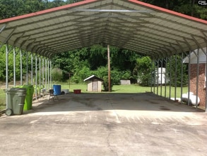 612 Piney Woods Rd in Columbia, SC - Foto de edificio - Building Photo