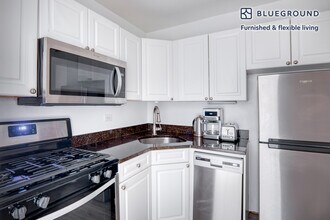 420 E 80th St-Unit -FL4-ID198 in New York, NY - Building Photo - Building Photo