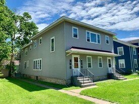 221 8th St S, Unit 4 in La crosse, WI - Building Photo