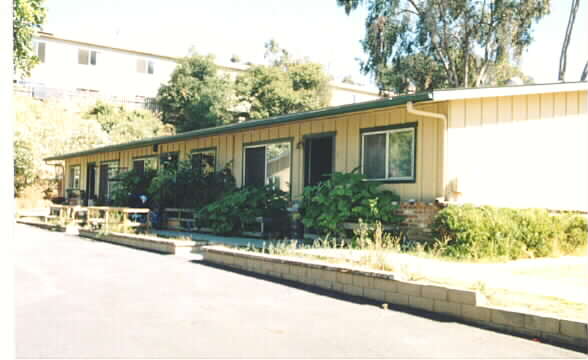 975-983 Postal Way in Vista, CA - Building Photo - Building Photo