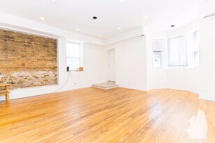 2112 N Campbell Ave, Unit 1 in Chicago, IL - Building Photo