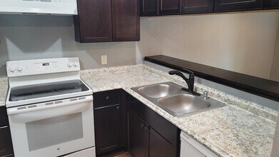 806 Jefferson Ave in Cleveland, TX - Building Photo - Building Photo