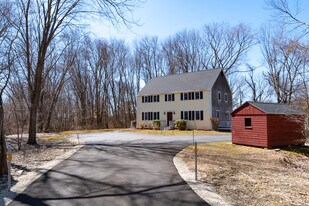 671 Main St in Eliot, ME - Building Photo