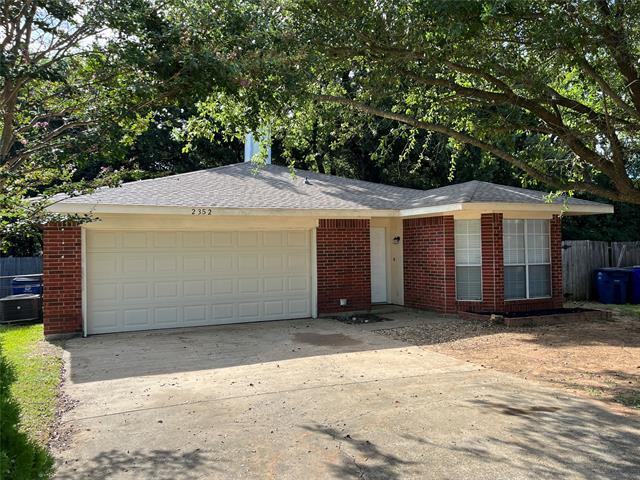2352 Licorice Pl in Dallas, TX - Building Photo - Building Photo