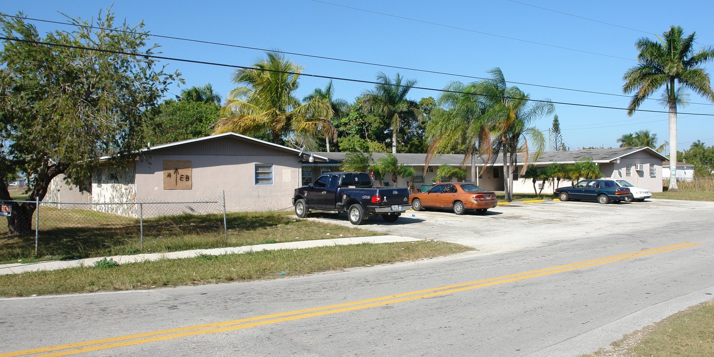 870 W Palm Dr in Homestead, FL - Building Photo