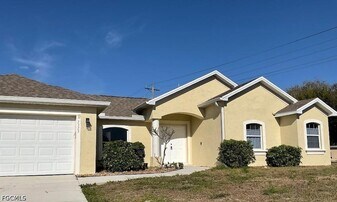 2323 NE 26th St in Cape Coral, FL - Building Photo