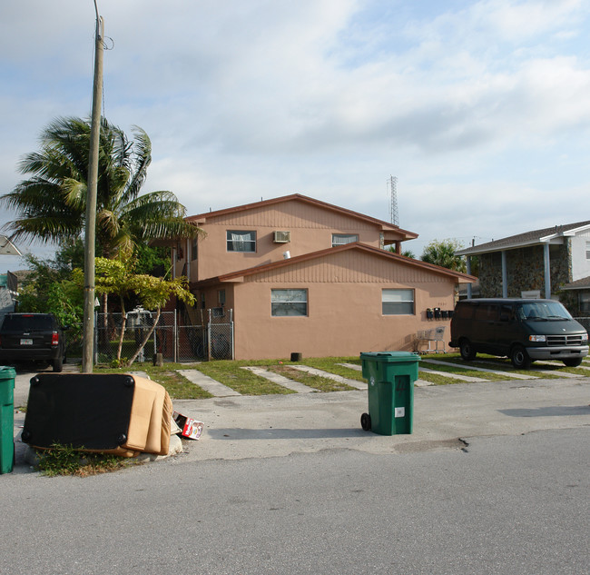 7331 NW 37th St in Hollywood, FL - Building Photo - Building Photo