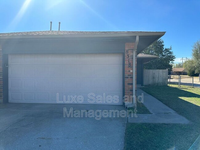 8318 NW 8th St-Unit -8 in Oklahoma City, OK - Building Photo - Building Photo