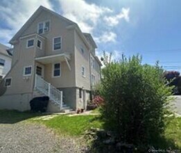 251 Quinnipiac St in Wallingford, CT - Building Photo - Building Photo