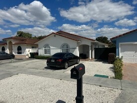 7685 W 30th Ln in Hialeah, FL - Building Photo