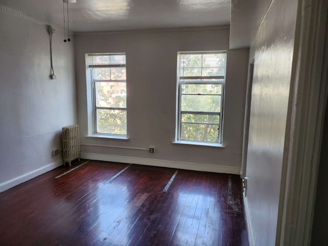 property at 901 S Kingsley Dr