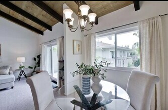 255 S Rengstorff Ave in Mountain View, CA - Building Photo - Building Photo