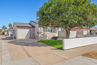 1230 Holly Ave in Imperial Beach, CA - Foto de edificio - Building Photo