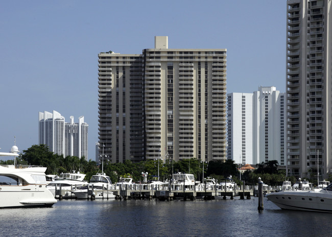 Turnberry Towers in Miami, FL - Building Photo - Building Photo