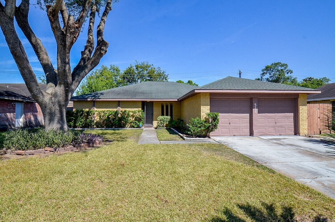 522 Whippoorwill Dr in Missouri City, TX - Building Photo